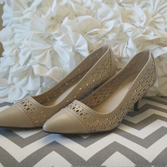 Boston design studio cream heels 7.5 - Picture 1 of 10